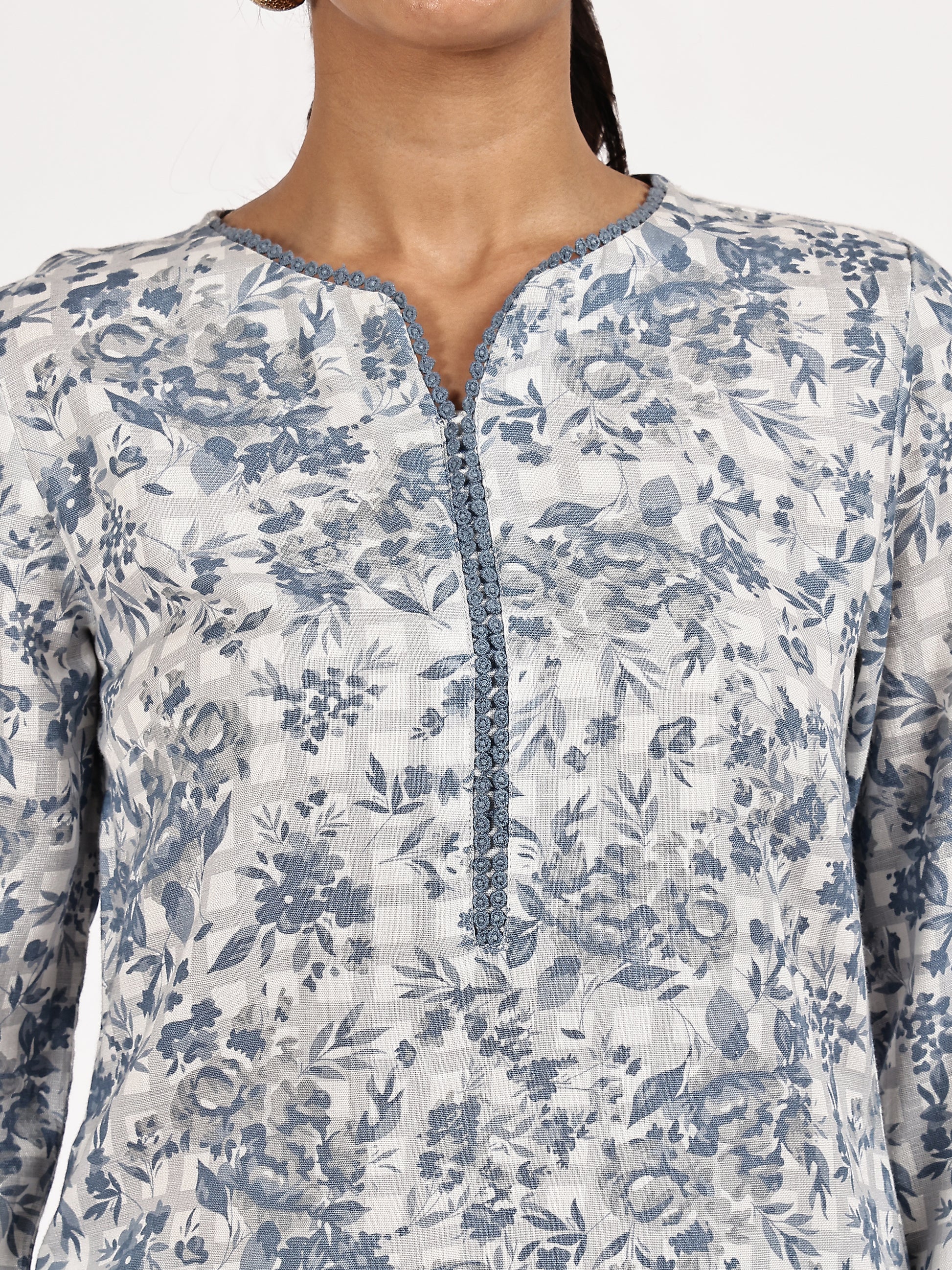 Blue_WhiteFloralPrintedStraightKurtawithPantsneck
