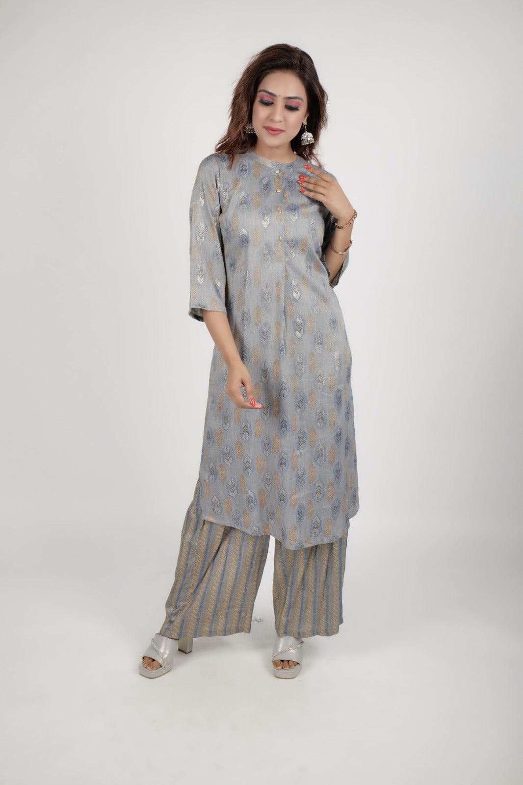 Grey Printed kurta along with stright pants