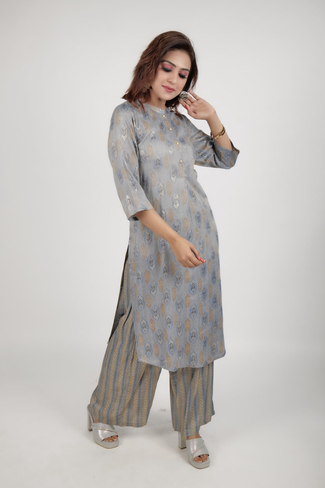 Grey Printed kurta along with stright pants