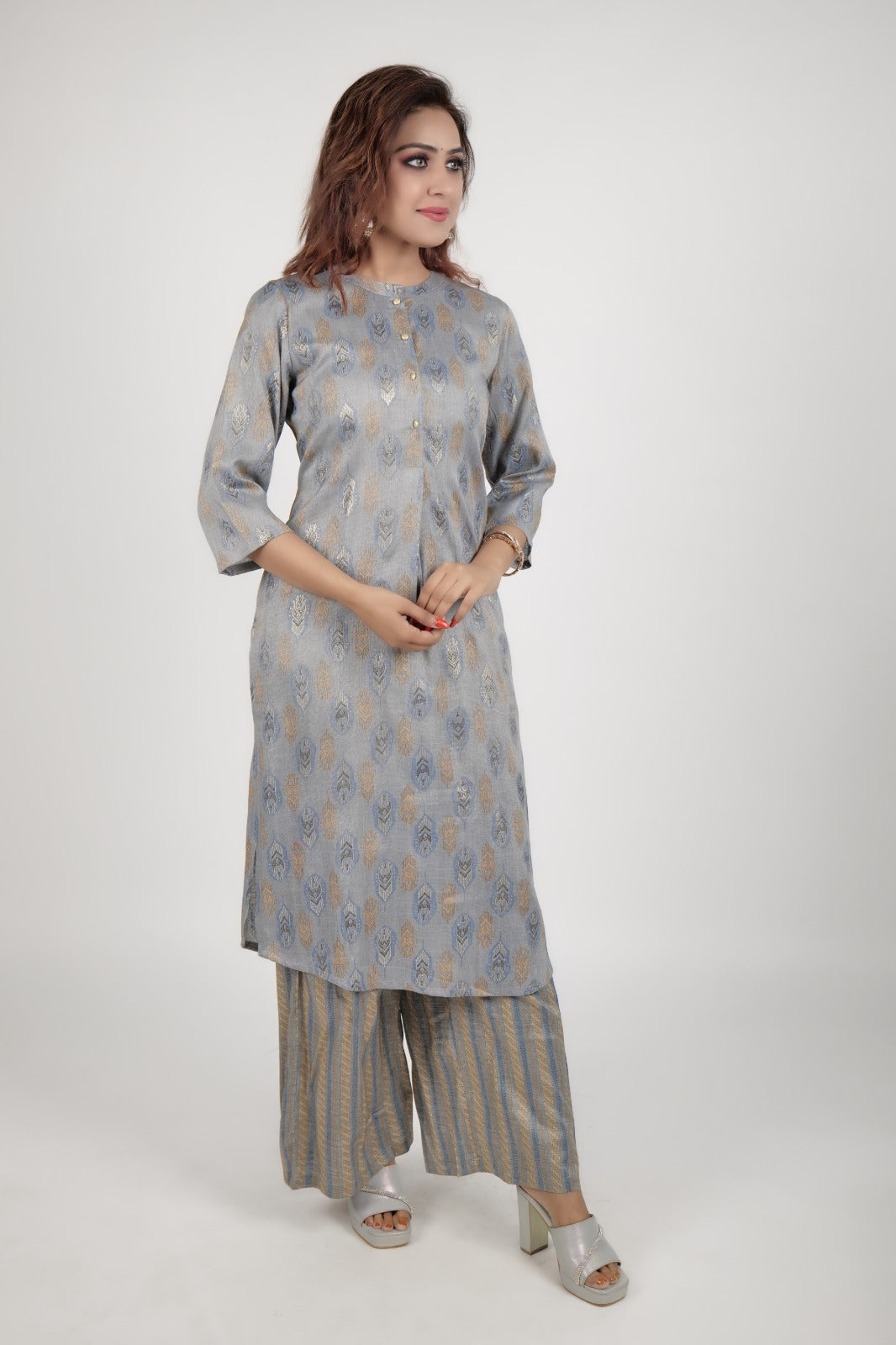 Grey Printed kurta along with stright pants