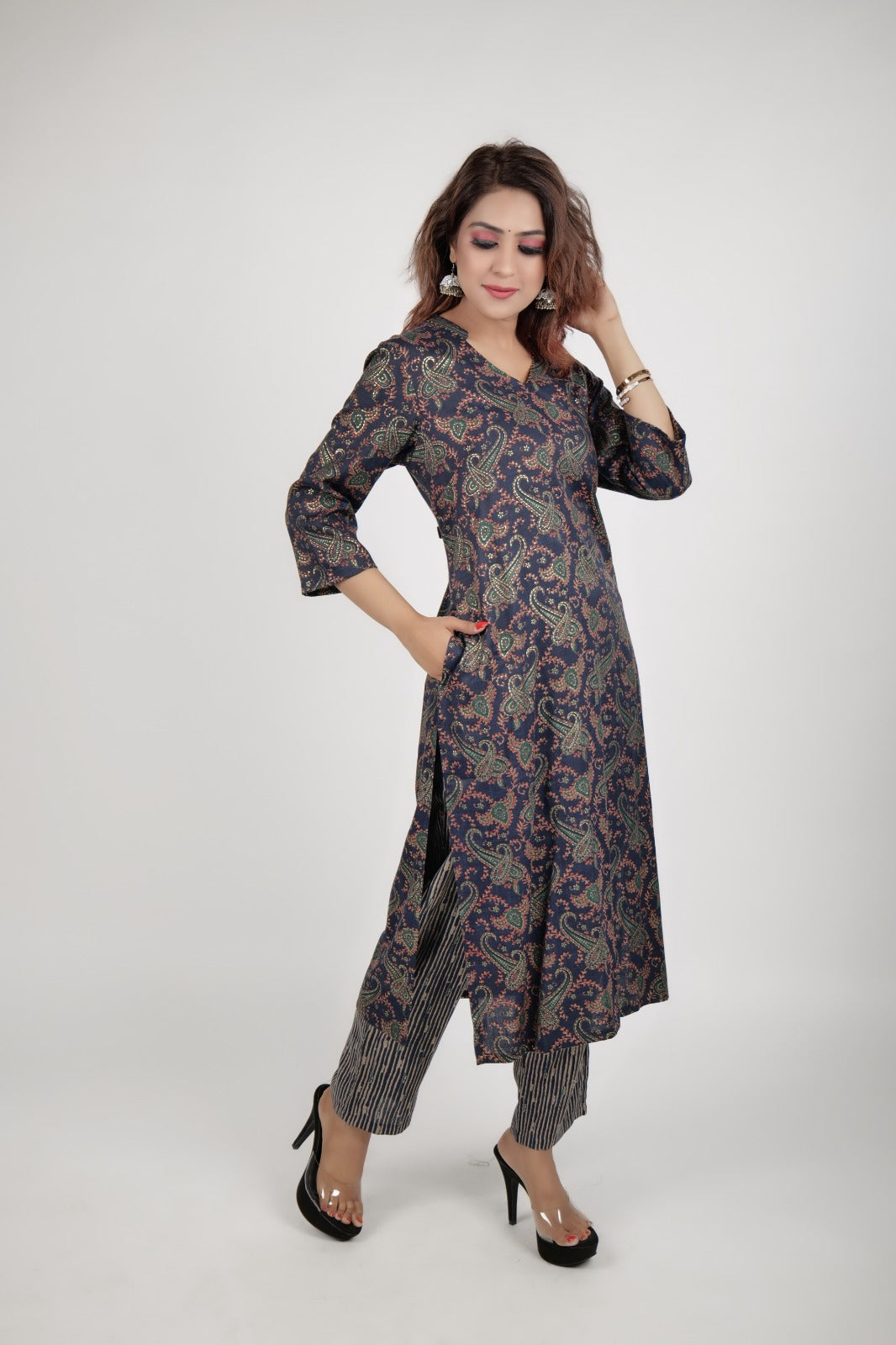 Black printed kurta along with stright pants Black printed kurta along with stright pants